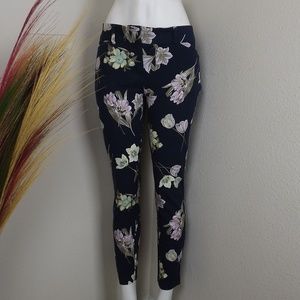 Cropped Uniform Floral Capri Pants